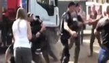 У Києві відбулася сутичка між поліцією і місцевими жителями через знесення альтанок на березі озера Карачун. ВIДЕО