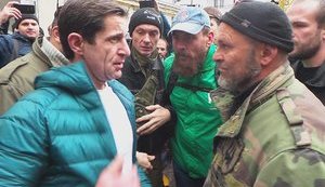 Суд над Колмогоровим: у перерві засідання між Шкіряком і декількома учасниками мітингу виникла бійка. ВIДЕО