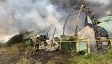 Під Києвом горить металобаза, поруч розташована заправка. ФОТОрепортаж