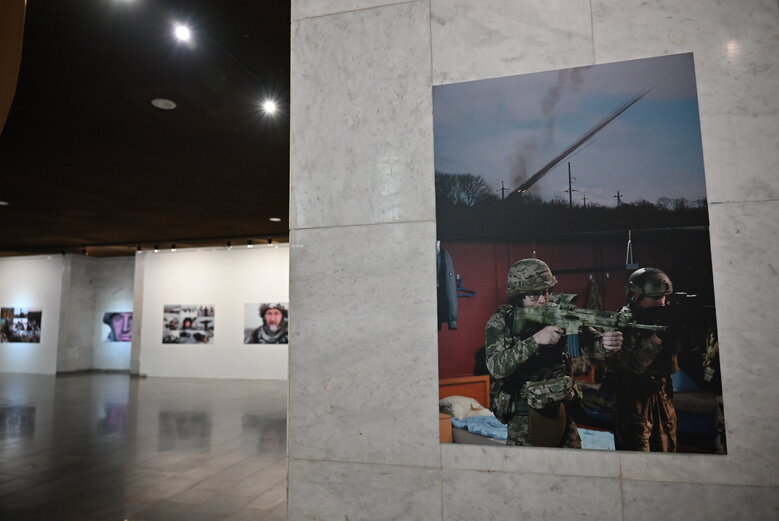 Выставка фотографий добровольца Владимира Миронюка (Джона), погибшего под Курдюмовкой в сентябре 2023 года 10