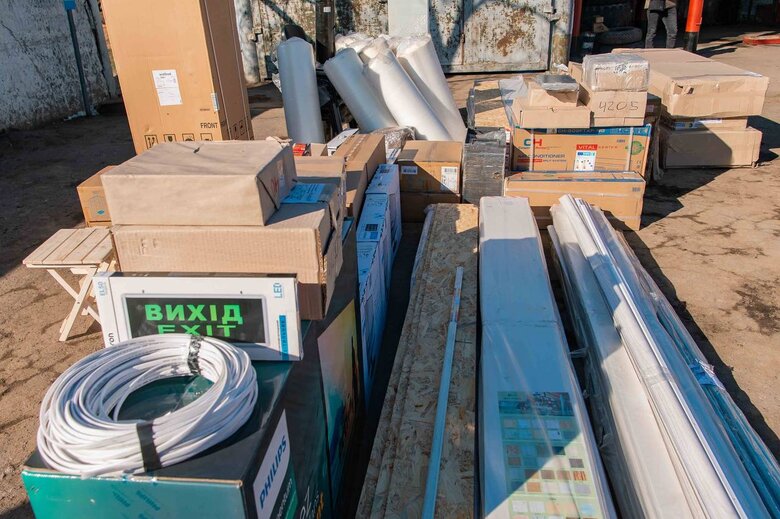 Бригада ППО на Півдні отримала вантажівки DAF і обладнання для мобільного командного пункту 06