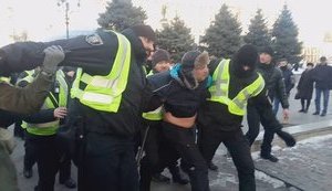 У Києві затримали помічника Савченко Місійка, прихильники намагалися відбити його у поліції. ВІДЕО+ФОТОрепортаж