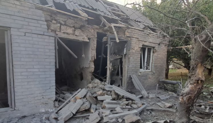 Shelling of Dnipropetrovsk region: woman was wounded in Nikopol, houses, gas pipeline and power lines were damaged. PHOTOS