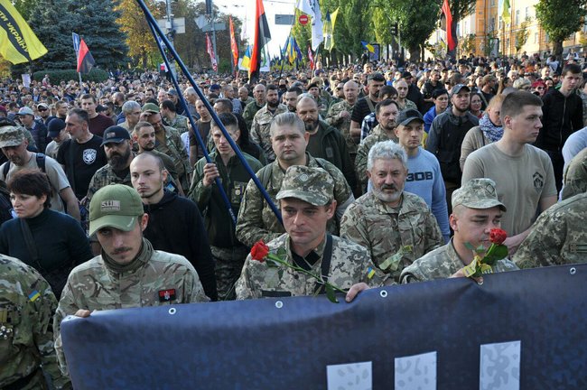 Марш сопротивления капитуляции проходит в Киеве 40