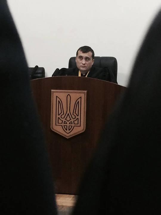судья