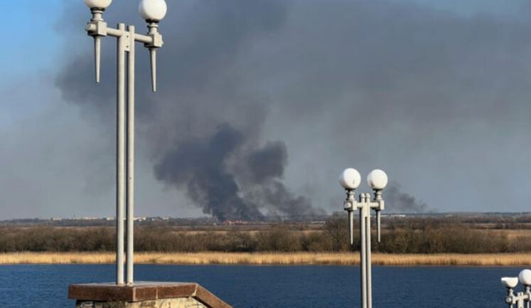 Жителів лівобережжя Херсонщини, які перебувають на лінії вогню, закликають евакуюватися. ВIДЕО