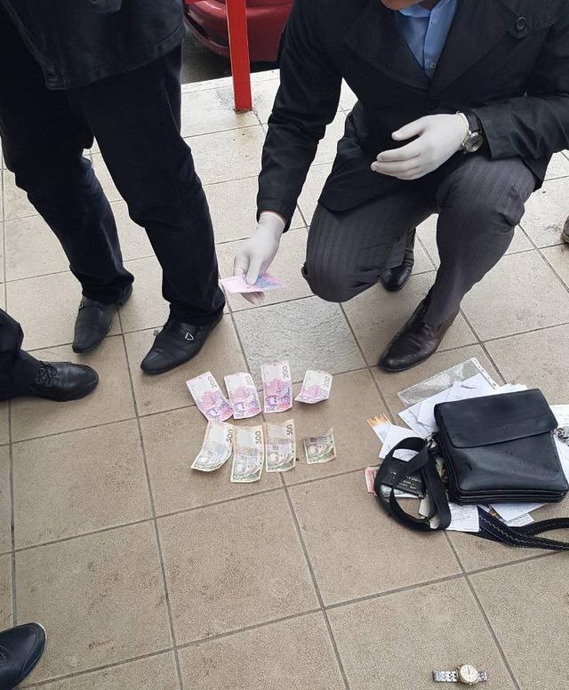 Майор полиции задержан в Бердичеве при получении 3 тыс. грн взятки, - прокуратура 03