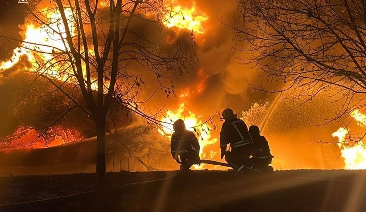 Зеленський про нічну атаку РФ: Цілі ворога - наша енергетика. ФОТОрепортаж