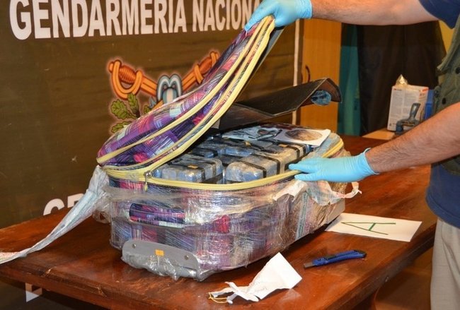 11 фактів про арешт кокаїну в посольстві РФ - Москва в центрі суперскандалу 07