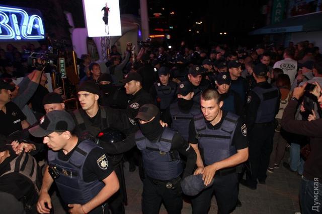 Вату геть!: Активісти зірвали концерт співачки Лободи в Одесі 07