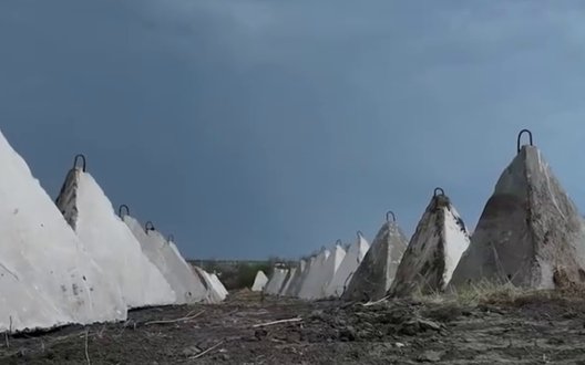 Одесу готують до кругової оборони: зводять багатокілометрові протитанкові рови. ВIДЕО