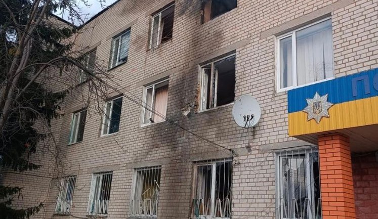 Відділення поліції горіло внаслідок удару РФ по Городні на Чернігівщині. ФОТО