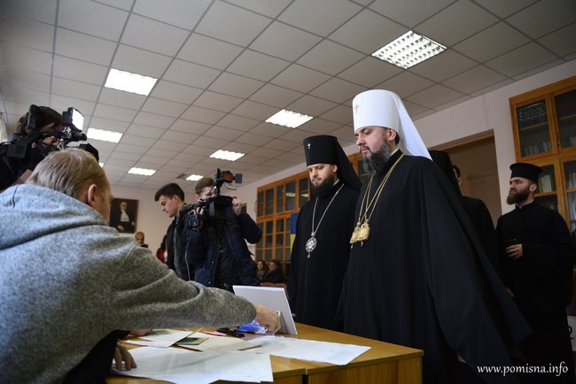 Предстоятель ПЦУ Епіфаній проголосував на виборах президента 01