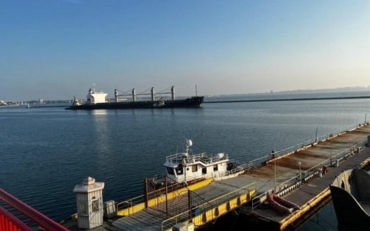 Ворог ударив по порту Одеси: пошкоджене судно під прапором Островів Кука