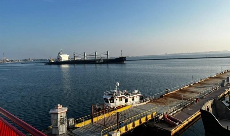 Зранку російські війська атакували порт Великої Одеси