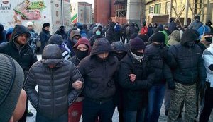 "Титушки" прорвались на кондитерскую фабрику и устраивают там погромы, - пресс-служба "Житомирських ласощів". ФОТОрепортаж