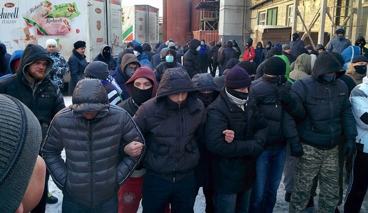 "Титушки" прорвались на кондитерскую фабрику и устраивают там погромы, - пресс-служба "Житомирських ласощів". ФОТОрепортаж