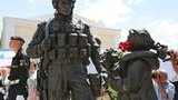 крым памятник зеленые человечки