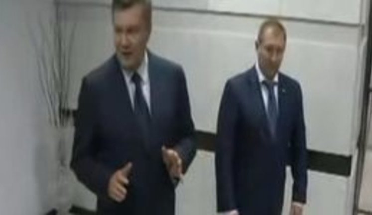 За два з половиною роки Янукович і його оточення вкрали приблизно один державний бюджет України, - Єнін