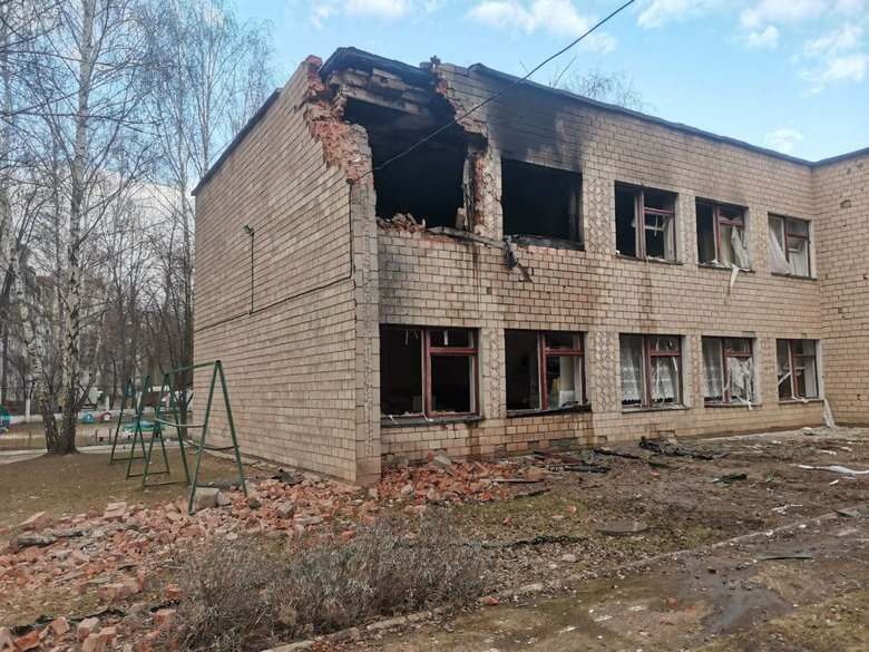 Російські окупанти обстріляли дитсадок в Чернігові 04