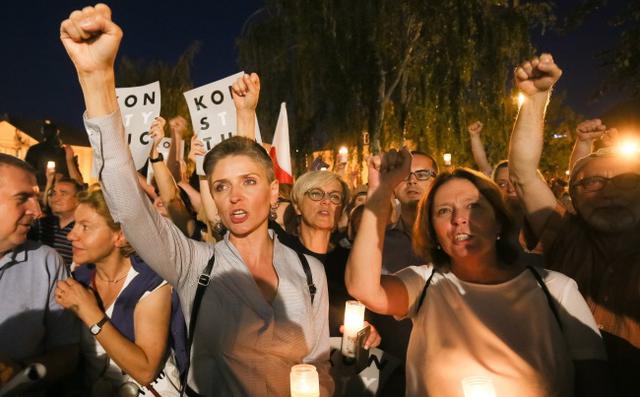 По всій Польщі відбулися багатотисячні демонстрації проти судової реформи 03