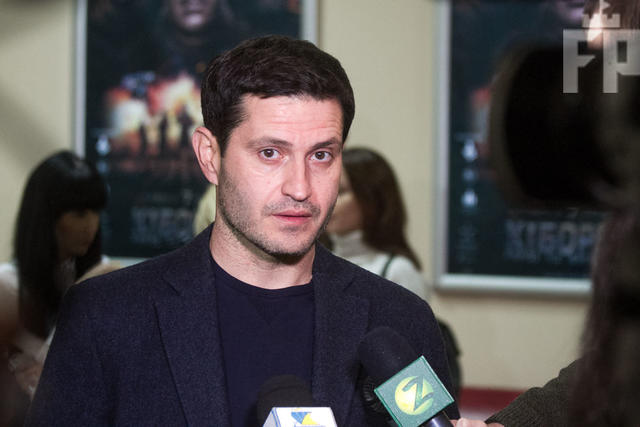 В Запорожье презентовали фильм Киборги: очередь за автографами, переполненный зал и гимн хором 02 В Запорожье презентовали фильм Киборги: очередь за автографами, переполненный зал и гимн хором 02