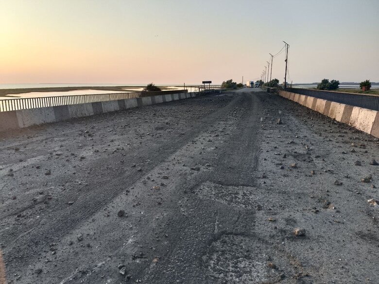 Завдано удару по Чонгарському мосту в окупованому Криму, рух по ньому закрито 02