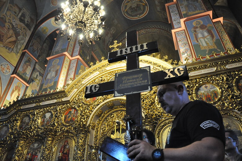 Медика из Госпитальеров Наталью Фраушер провели в последний путь 04