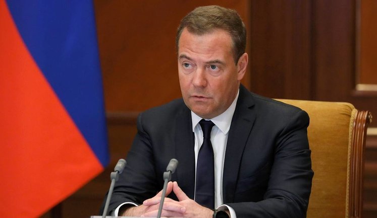 Медведєв написав статтю про Україну: Чекатимемо "притомного керівництва". Переговори "абсолютно безглузді"