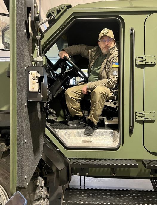 Западные танки будет поддерживать украинская артиллерия: Резников показал САУ Богдана 01