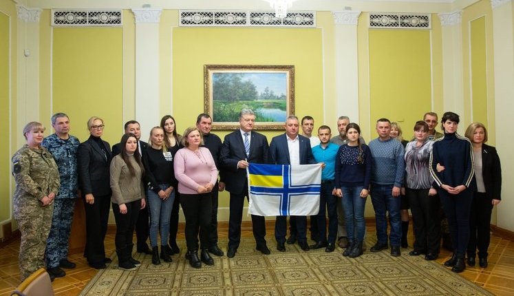Семьи всех моряков, захваченных РФ, получили по 100 тысяч гривен, - глава МинВОТ Черныш. ВИДЕО