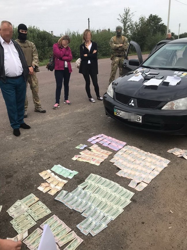 СБУ задержала трех таможенников-взяточников на Львовщине 03