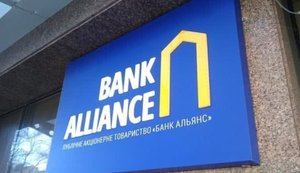 Банк Альянс подає фейкові скарги на ЗМІ у Google