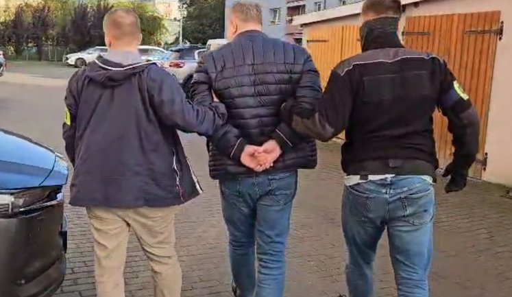 Надсилав порнографію 11-річним дівчатам з України: у Польщі затримано 57-річного чоловіка. ФОТОрепортаж