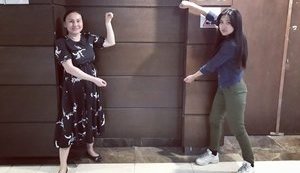 Активистку, опубликовавшую фотографию с воображаемым плакатом, задержали в Казахстане