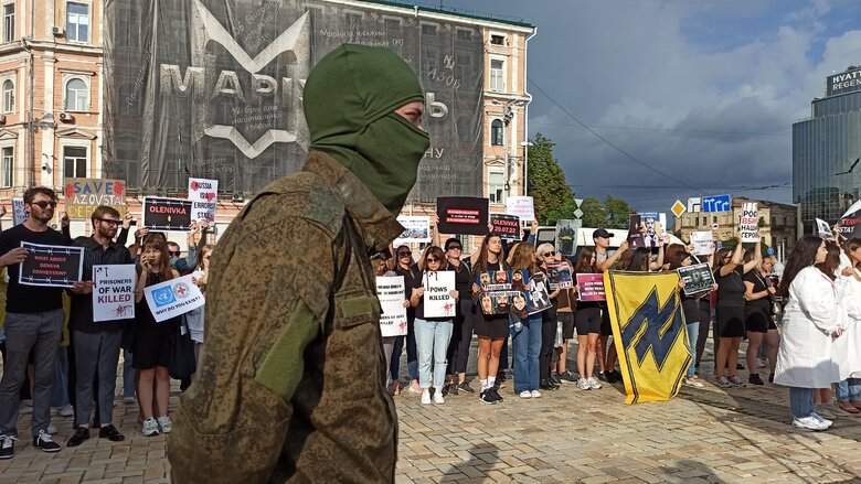Акция Оленовка - новый Освенцим, организованная родственниками пленных защитников Азовстали, прошла в центре Киева 11