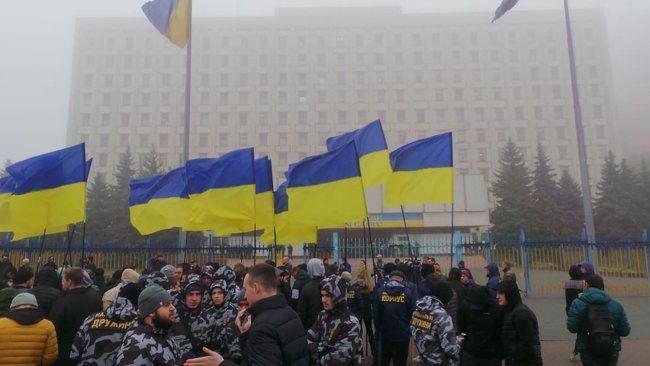 Акція Ні капітуляції! відбувається під Київською ОДА 05