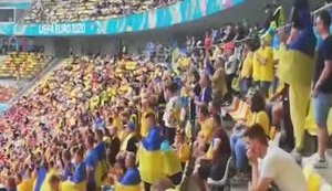 "Путин - х#йло!" - украинские болельщики поют песню о главе РФ во время матча Евро-2020 Украина-Северная Македония на стадионе в Бухаресте. ВИДЕО