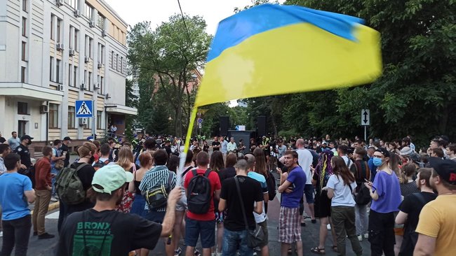 Акция в поддержку отставки Авакова с файерами и салютом прошла возле здания МВД 13