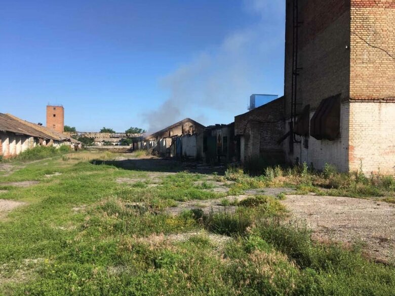 Россияне продолжают разрушать дома мирных жителей Запорожской области. Под постоянными обстрелами - Гуляйполе и Орехово, - ЗОВА 05