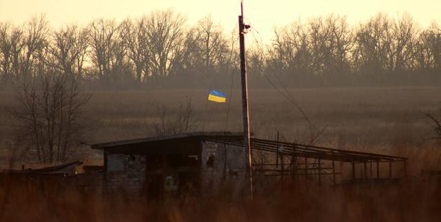 Богдан Гарнага: Після двох туманних днів - хоп, і український прапор майорить над будиночком рибалки, що стоїть між Зенітом і Донецьким аеропортом 03 Богдан Гарнага: Після двох туманних днів - хоп, і український прапор майорить над будиночком рибалки, що стоїть між Зенітом і Донецьким аеропортом 03