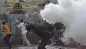 Побоище на Троещине: застройщики травили протестантов газом и избивали арматурой. ФОТО+ВИДЕО (Обновлено)