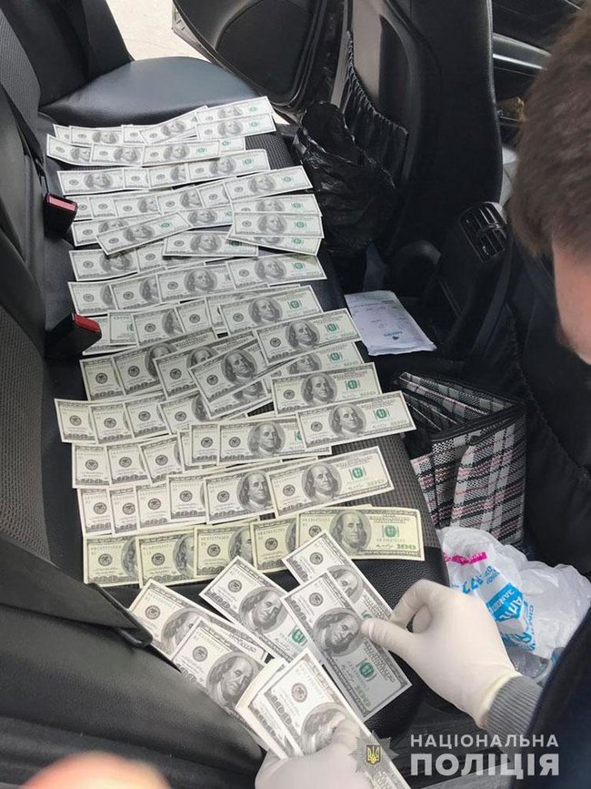 Поліція затримала співробітника Білгород-Дністровської місцевої прокуратури на хабарі $10 тисяч 04