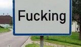 Австрийская деревня &amp;quot;Fucking&amp;quot; спасается от туристов совокупляющихся прямо под дорожными знаками. ФОТО.