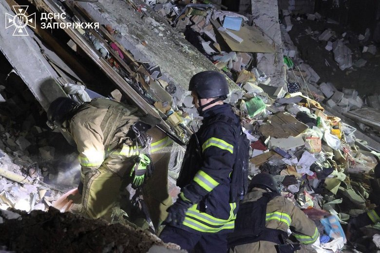 Ballistic and cruise missiles destroyed a high-rise building in Zaporizhzhia.