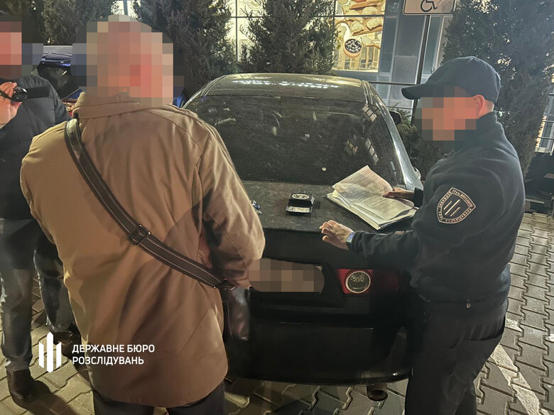 В Одесі затримали правоохоронця за схему зі списання з військового обліку