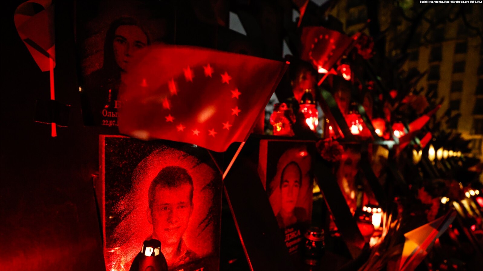 Річниця Революції: Ввечері 21 листопада люди зібралися в центрі Києва ...