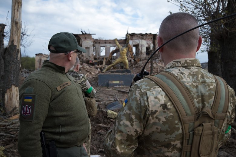 Резніков відвідав Чернігівщину та вручив нагороди захисникам 11