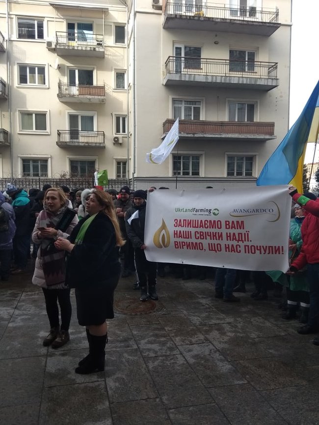 Кілька тисяч співробітників підприємств Бахматюка на мітингу закликали президента звільнити главу НАБУ Ситника і захистити їхні робочі місця 03