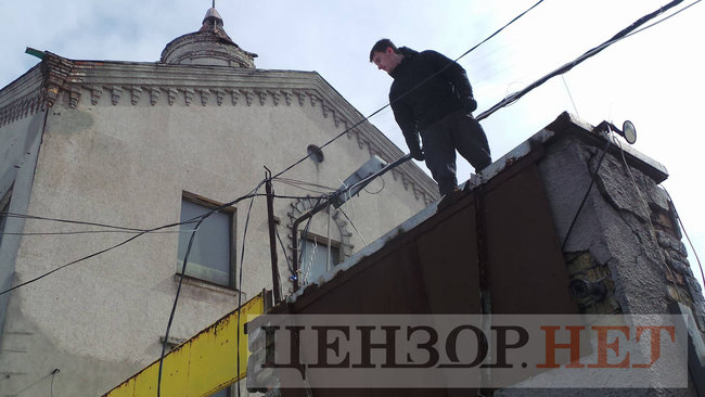 Nationalists block police raiding Kyiv-based ATEK plant 02